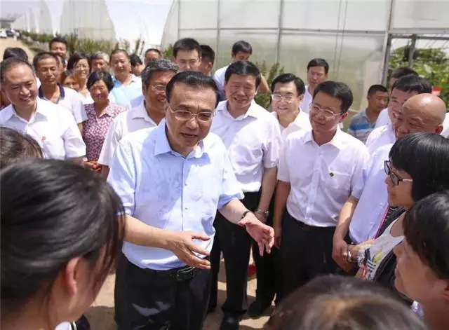 李克強(qiáng)總理冒酷暑考察陜西羊乳產(chǎn)業(yè)鏈，精準(zhǔn)扶貧項(xiàng)目